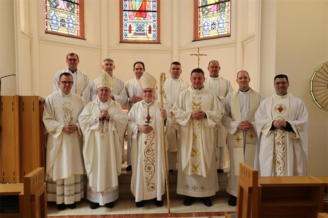 Proslava 15. obljetnice ređenja svećenika Varaždinske biskupije mons. Daria Paviše i preč. Ivice Cujzeka